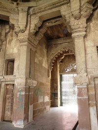 450px-Entrance interior2C Atala Masjid2C Jaunpur 1