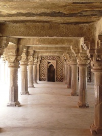 450px-Pillared hall on the first floor over side arcade2C Atala Masjid2C Jaunpur 1